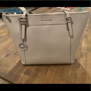 Light grey Michael Kors Purse in great condition.